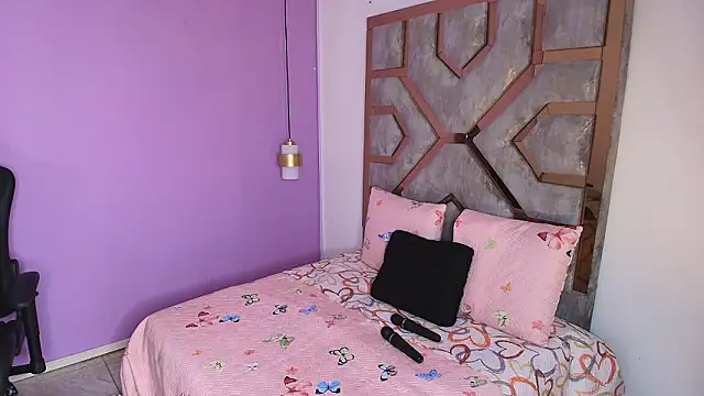 BRITHANY SPARK online show from 4, 2, 2026