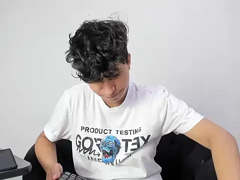 Snapshot of Im_Milan_Rs chatting on 5, 10, 2025 Im Milan Rs online show from 5, 10, 2025