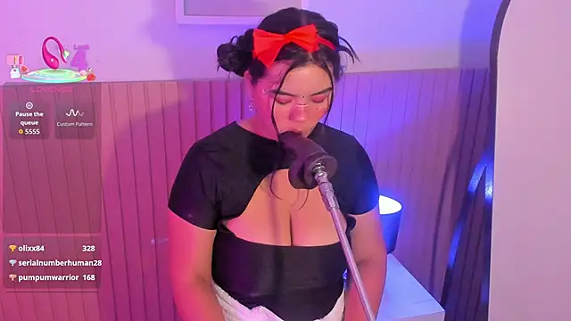 klhoe boobs online show from 4, 4, 2026