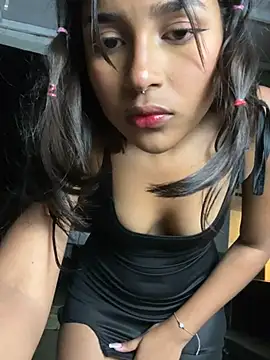 Snapshot of Mariangel_11 chatting on 12, 12, 2024 Mariangel 11 online show from 12, 12, 2024