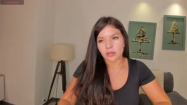 Snapshot of ValeriaRoldanX chatting on 8, 5, 2026 ValeriaRoldanX online show from 8, 5, 2026