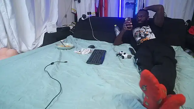 MacTroy online show from 5, 11, 2025