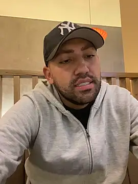 JuanZapata33 online show from 17, 12, 2025