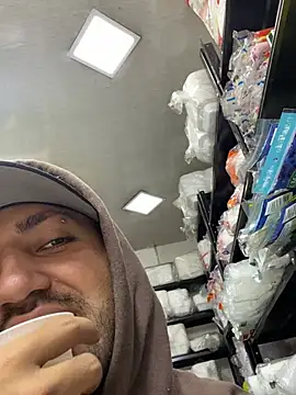 Snapshot of JuanZapata33 chatting on 5, 2, 2026 JuanZapata33 online show from 5, 2, 2026