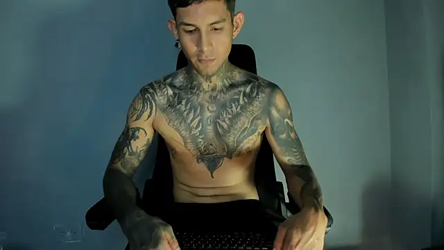 Snapshot of Travistanner_28 chatting on 17, 4, 2026 Travistanner 28 online show from 17, 4, 2026