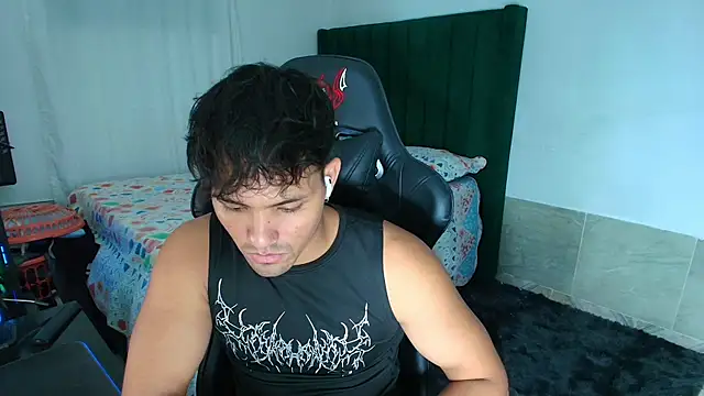 Snapshot of man_dur07 chatting on 22, 4, 2026 man dur07 online show from 22, 4, 2026