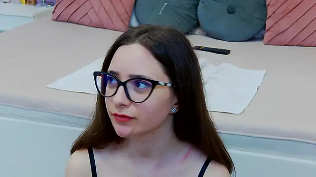 Lenna Paul online show from 12, 3, 2025