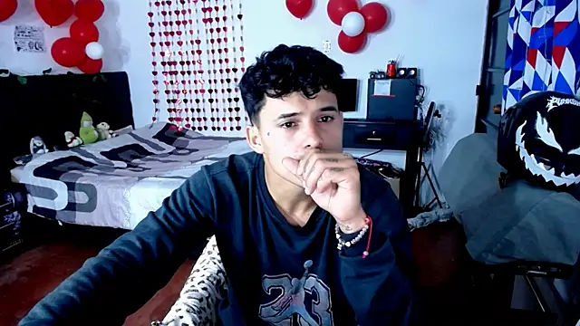 Snapshot of freddy_romas chatting on 27, 4, 2026 freddy romas online show from 27, 4, 2026