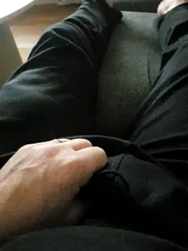 Snapshot of anderssonskuk chatting on 5, 4, 2026 anderssonskuk online show from 5, 4, 2026