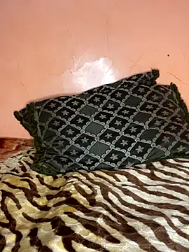 Snapshot of Lalou chatting on 17, 11, 2025 Lalou online show from 17, 11, 2025