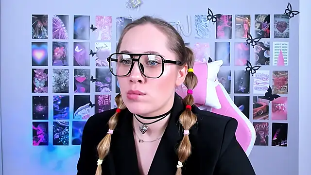 MiaMilas online show from 4, 3, 2025