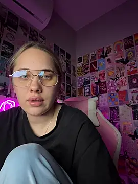 Snapshot of MiaMilas chatting on 4, 6, 2026 MiaMilas online show from 4, 6, 2026