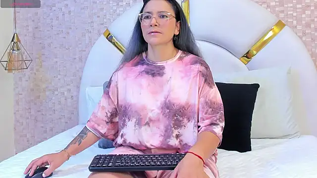 Snapshot of sophie_1 chatting on 19, 2, 2025 sophie 1 online show from 19, 2, 2025