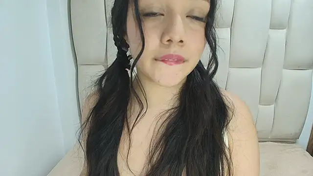 Snapshot of Emily_Trujillo chatting on 4, 5, 2026 Emily Trujillo online show from 4, 5, 2026