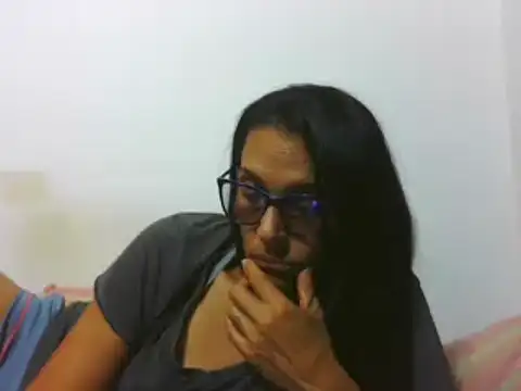 latinbrunettet online show from 17, 2, 2025