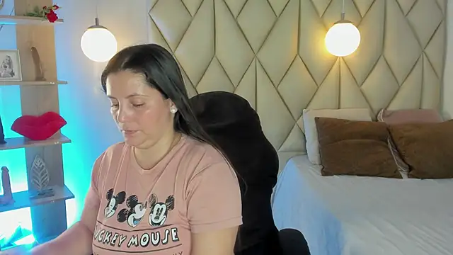 Snapshot of angelswets chatting on 2, 6, 2026 angelswets online show from 2, 6, 2026