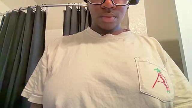 Snapshot of AveryJ99 chatting on 26, 4, 2026 AveryJ99 online show from 26, 4, 2026
