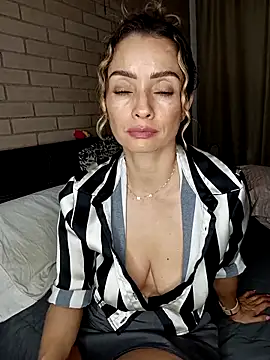 Snapshot of Loly_Horny chatting on 7, 5, 2026 Loly Horny online show from 7, 5, 2026