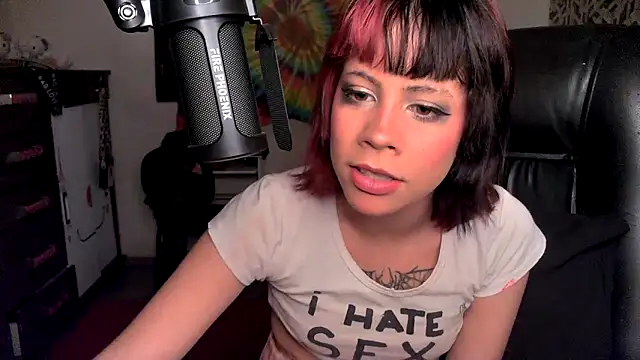 Snapshot of Liv_Alt chatting on 7, 5, 2026 Liv Alt online show from 7, 5, 2026