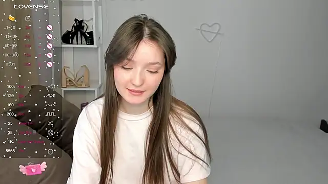 Snapshot of Fairyy_Moon chatting on 8, 10, 2025 Fairyy Moon online show from 8, 10, 2025