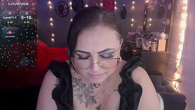 Snapshot of Ivonnee__ chatting on 2, 3, 2025 Ivonnee   online show from 2, 3, 2025