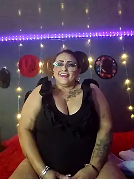 Snapshot of Ivonnee__ chatting on 2, 3, 2025 Ivonnee   online show from 2, 3, 2025