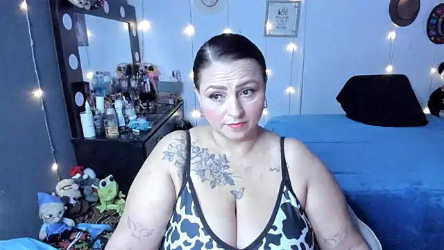 Snapshot of Ivonnee__ chatting on 20, 10, 2025 Ivonnee   online show from 20, 10, 2025