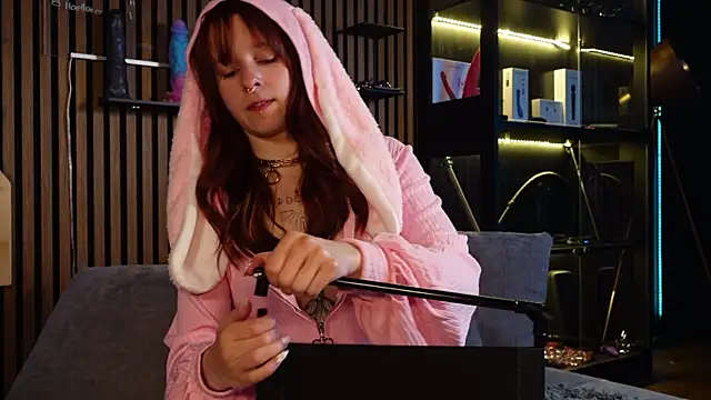 Izzy Inked online show from 2, 4, 2026