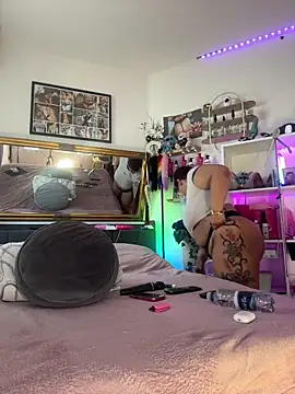 Snapshot of SunshineLexi chatting on 8, 5, 2026 SunshineLexi online show from 8, 5, 2026