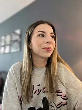 Mia Ethan online show from 23, 4, 2026