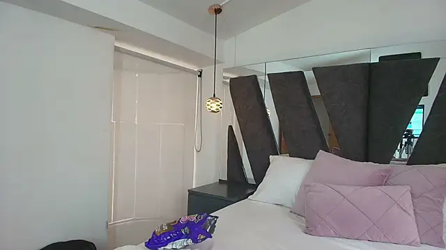 Milkdulce1 online show from 9, 11, 2025