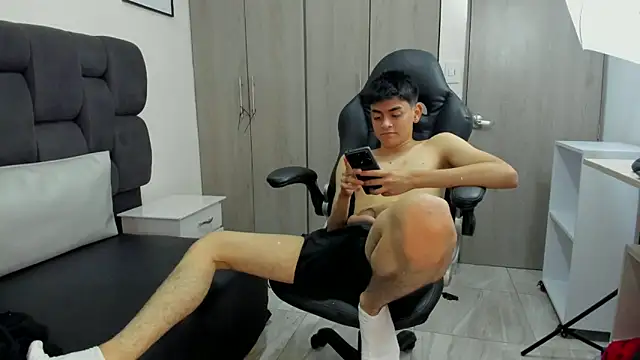 Snapshot of Yef_Thin chatting on 8, 1, 2025 Yef Thin online show from 8, 1, 2025