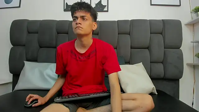 Snapshot of Yef_Thin chatting on 5, 2, 2025 Yef Thin online show from 5, 2, 2025