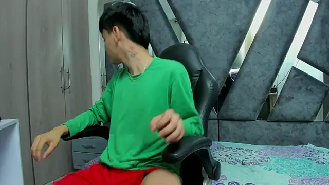 Snapshot of Yef_Thin chatting on 17, 10, 2025 Yef Thin online show from 17, 10, 2025