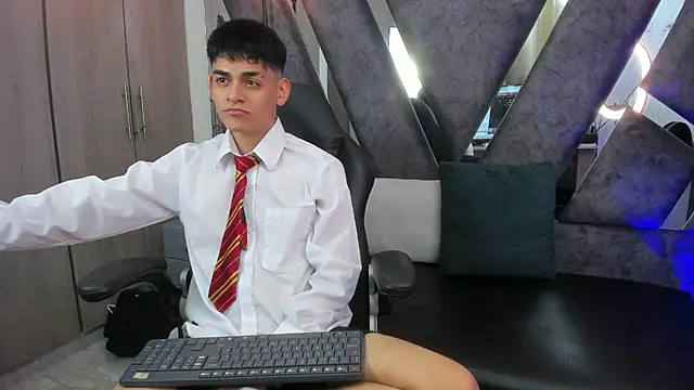 Snapshot of Yef_Thin chatting on 21, 10, 2025 Yef Thin online show from 21, 10, 2025