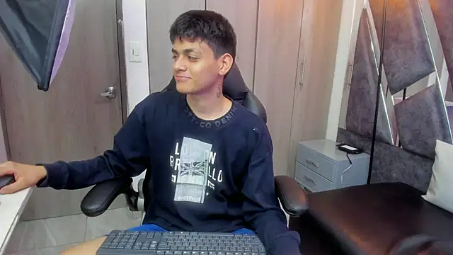 Snapshot of Yef_Thin chatting on 22, 11, 2025 Yef Thin online show from 22, 11, 2025