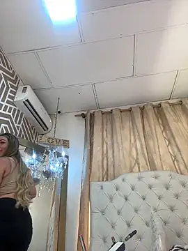 Snapshot of SashaDurante chatting on 14, 4, 2026 SashaDurante online show from 14, 4, 2026