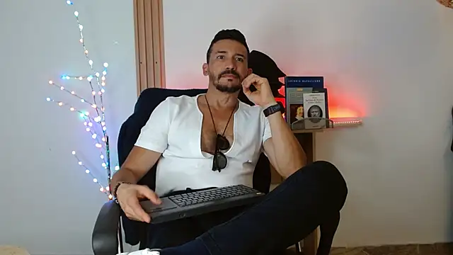 Reiko 85  online show from 10, 1, 2026