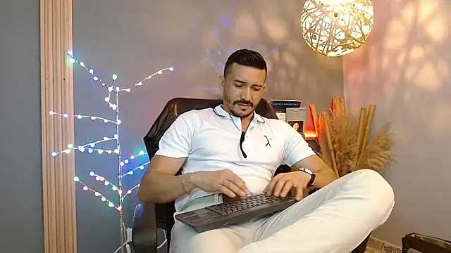 Reiko 85  online show from 28, 3, 2026