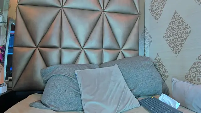 Corina Taylor  online show from 5, 11, 2025