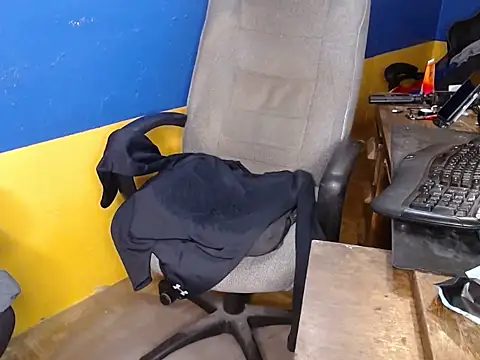 shyhuskyguy online show from 18, 12, 2025