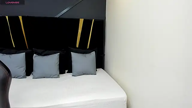 emilie xx  online show from 9, 12, 2024