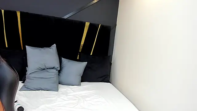 emilie xx  online show from 27, 1, 2025