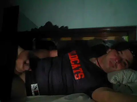 Snapshot of frank32love chatting on 17, 11, 2025 frank32love online show from 17, 11, 2025