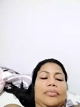 Snapshot of KarenGuzman_ chatting on 4, 1, 2025 KarenGuzman online show from 4, 1, 2025