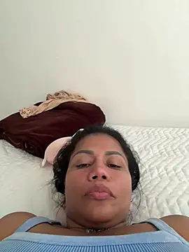 Snapshot of KarenGuzman_ chatting on 12, 3, 2025 KarenGuzman online show from 12, 3, 2025