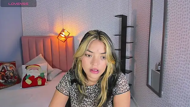 DENISERICHARD2 online show from 4, 12, 2025