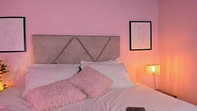 Emilyh  online show from 10, 3, 2026