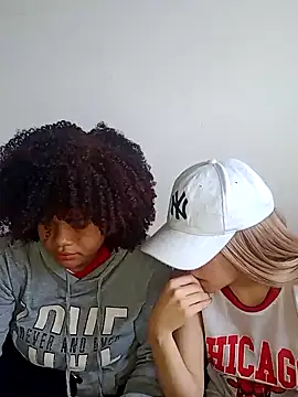 Snapshot of DANIELA_MICHEL chatting on 10, 12, 2024 DANIELA MICHEL online show from 10, 12, 2024