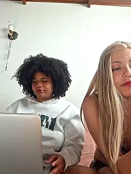 Snapshot of DANIELA_MICHEL chatting on 23, 1, 2025 DANIELA MICHEL online show from 23, 1, 2025